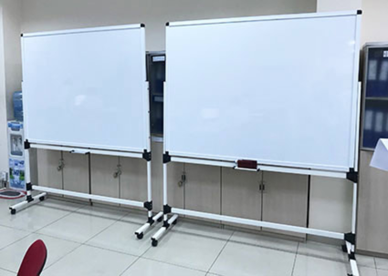 Bảng viết bút lông có chân