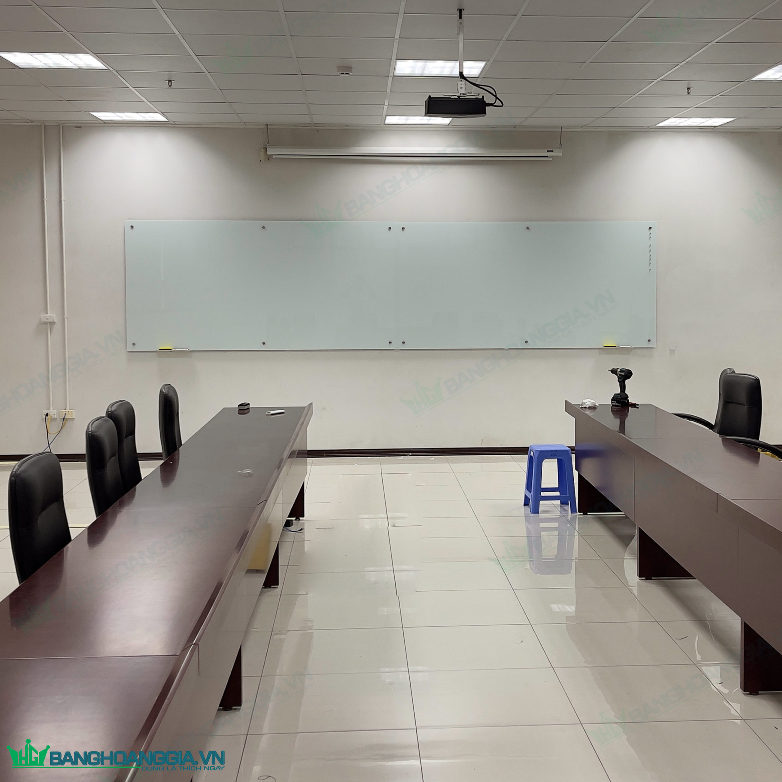 Bảng kính từ văn phòng