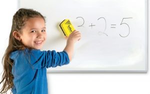 Các lưu ý khi vệ sinh bảng